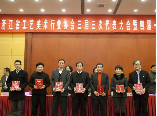 董事長章常義榮獲浙江工美協會“突出貢獻獎”