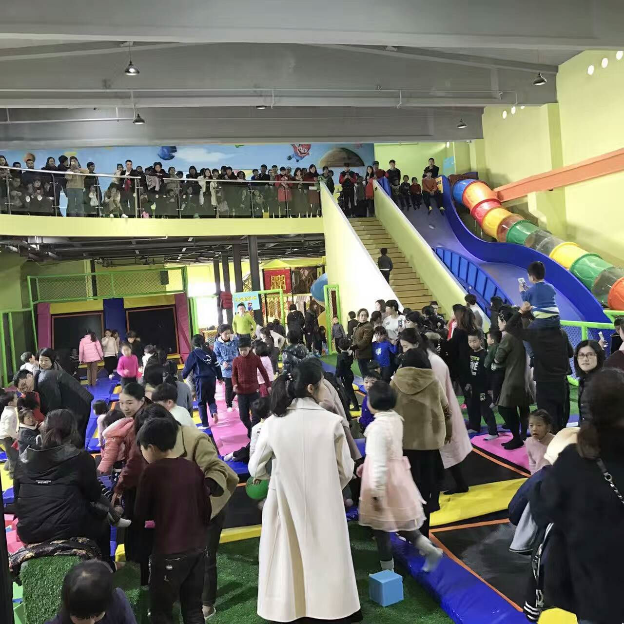 蹦床公園安全守則及注意事項(xiàng)