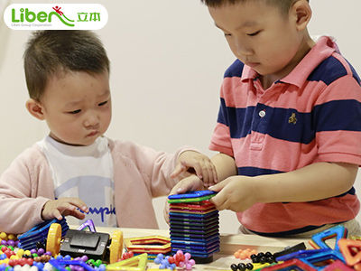 如何正確的選擇兒童室內(nèi)游樂(lè)設(shè)施廠(chǎng)家？