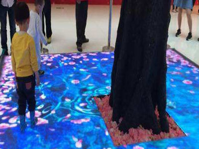 蹦床互動投影技術飛速發(fā)展，為孩子帶來更多樂趣